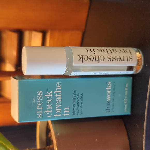 Thisworks Stress Check Breathe In Roll On Calming Eucalyptus .35 OZ 10 ML NEW - Picture 1 of 9